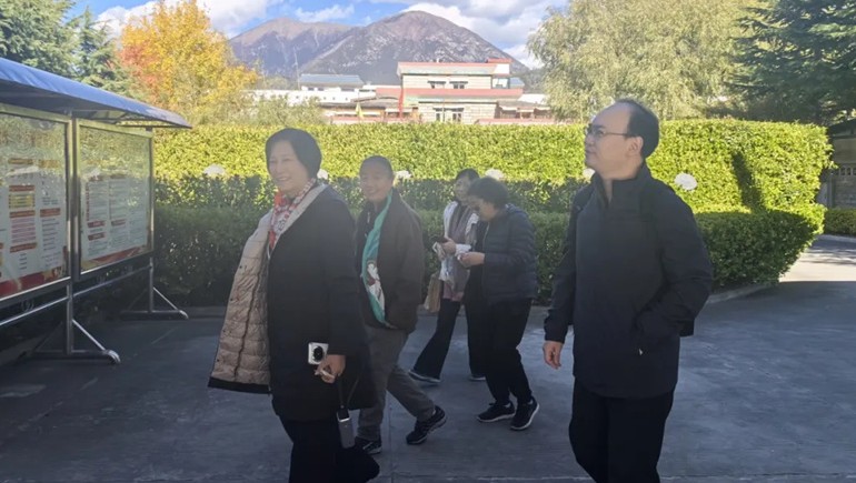 高原賦能，擘畫未來(lái)——中國(guó)香妝協(xié)會(huì)專家團(tuán)蒞臨奇正指導(dǎo)藏藥化妝品產(chǎn)業(yè)發(fā)展